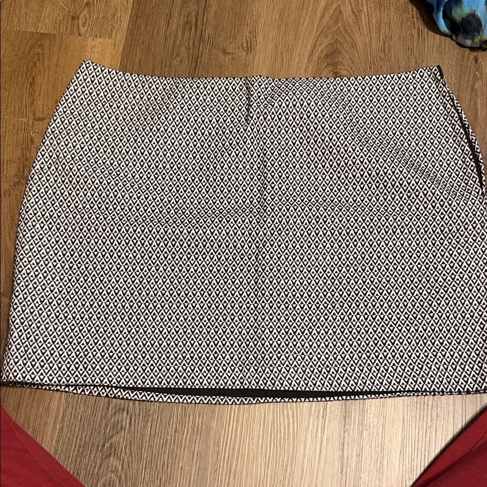 GAP Black and White Mini Skirt